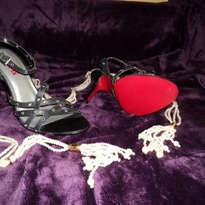 LATINAS BLACK SANDAL SHOE WITH RED SOLES